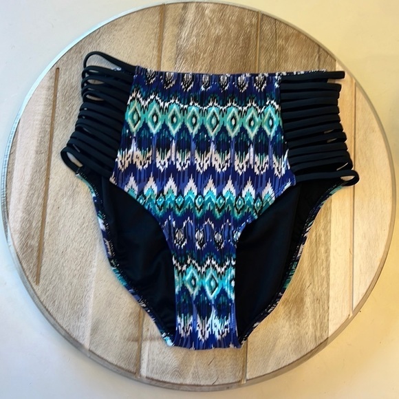 INGEAR - Bikini Swimsuit - NWOT- small top, medium bottom - Picture 7 of 9